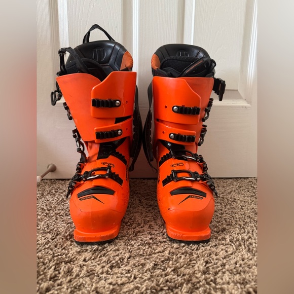 TECNICA MACH1 130 MV 26.5 Ski Boots Men's-Orange-Good Condition Used - Picture 1 of 9